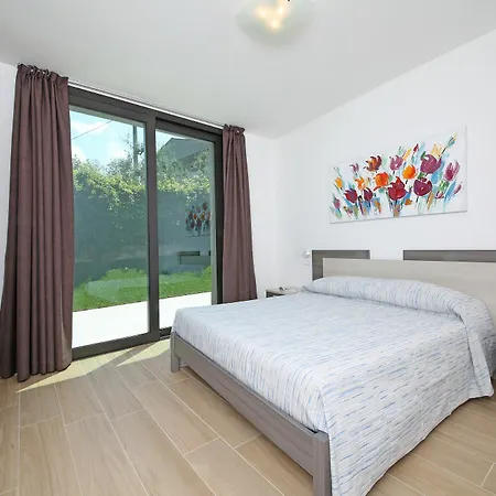 Apartment T14 *