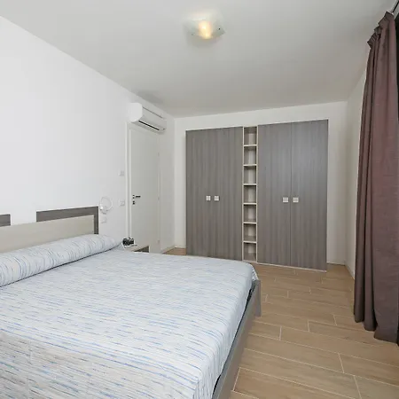 Apartment T14 *