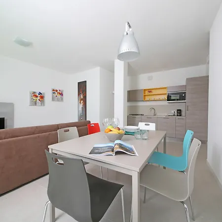 T14 Apartment *